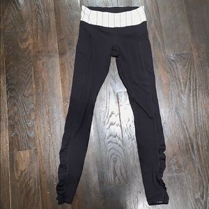 LuluLemon Leggings with back and side pockets